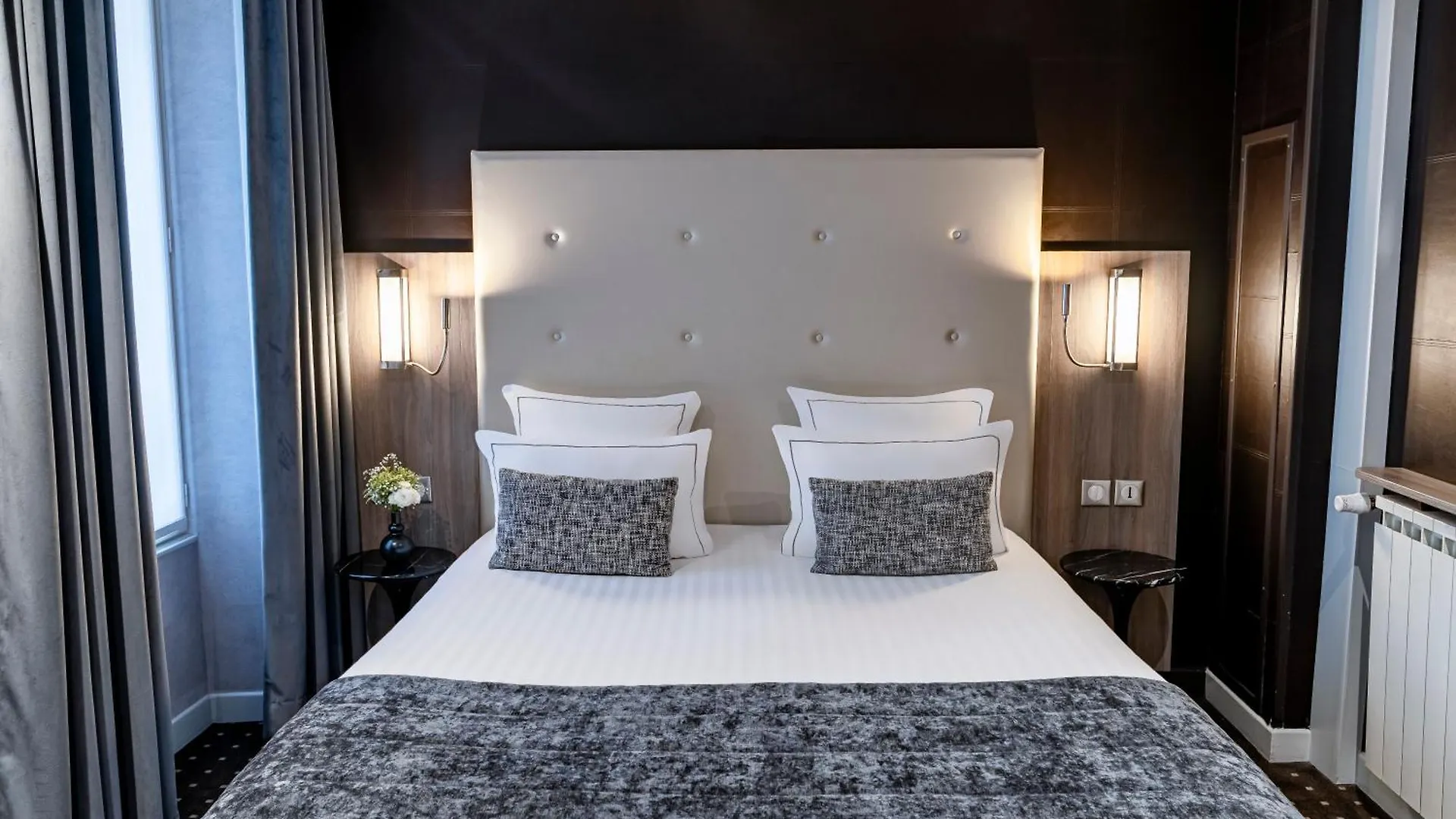 De La Paix Tour Eiffel Hotel