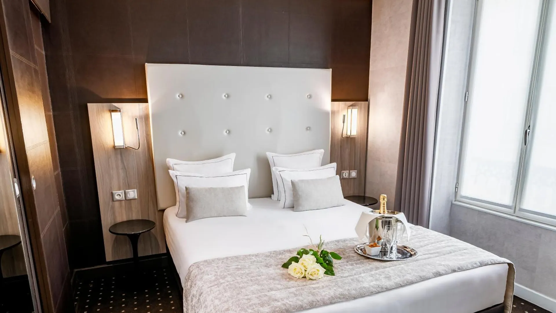 De La Paix Tour Eiffel Hotel